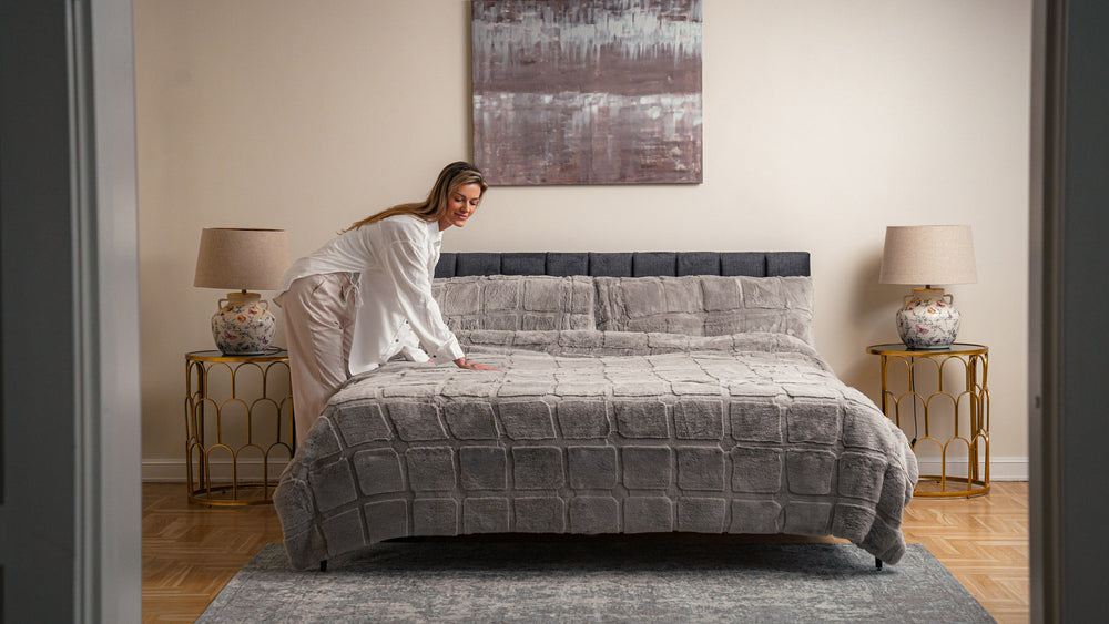 Faux Fur Square Embossed Comforter Set – Grey