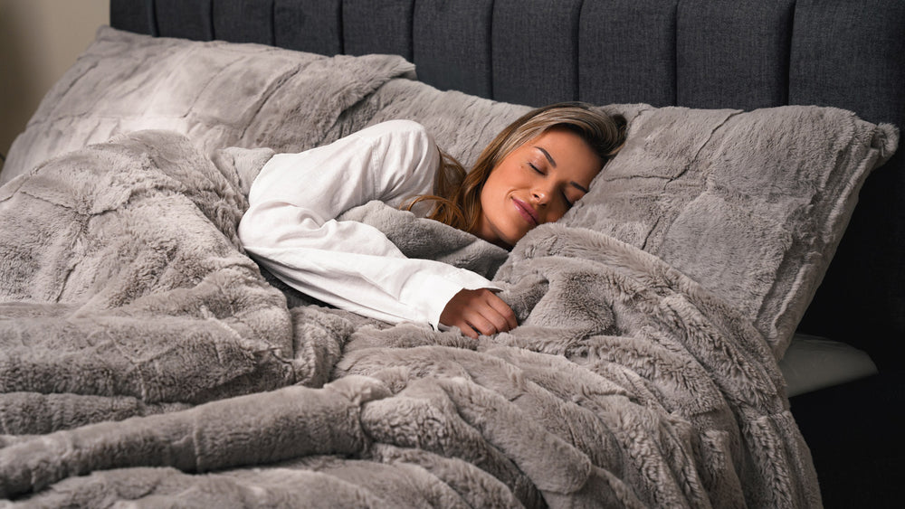 Faux Fur Square Embossed Comforter Set – Grey