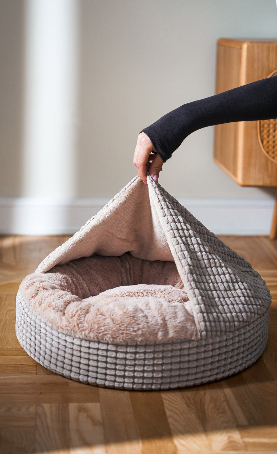 Jacquard Pet Bed with attached cover – Beige