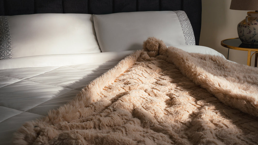 3D Jacquard Faux Fur Throw - Beige