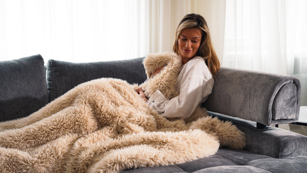 3D Jacquard Faux Fur Throw - Beige